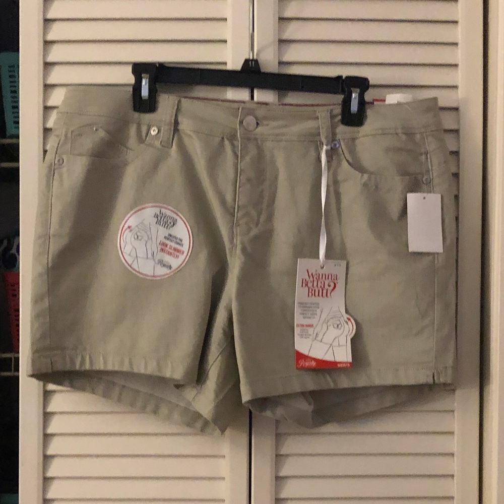 Khaki shorts!!